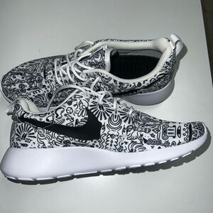 Black & White Patterned Nike Roshe